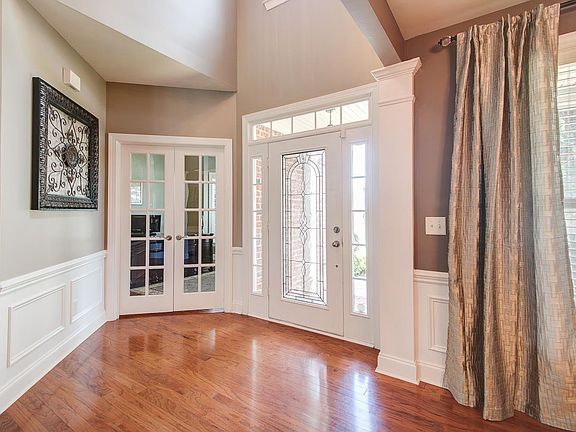 5th image of 102 Jasmine Ct