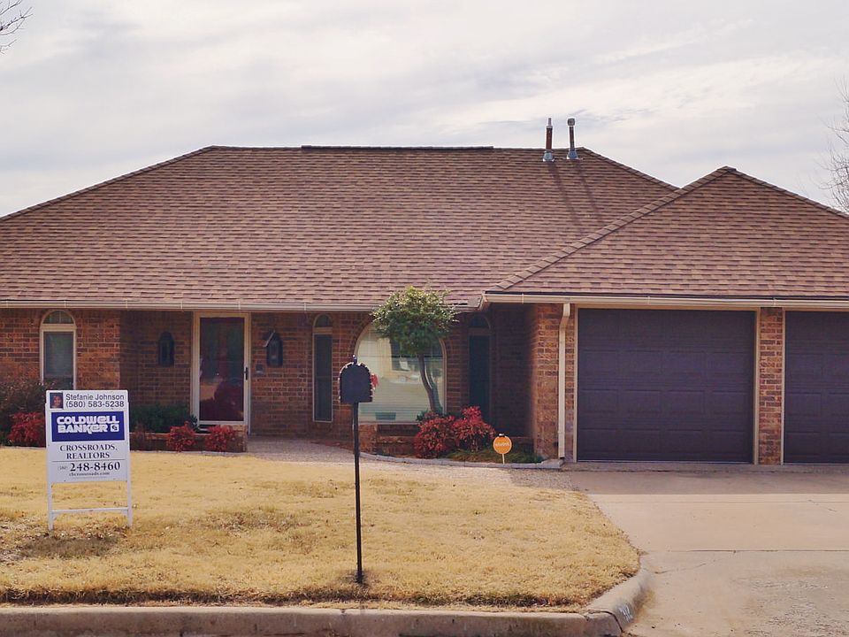 1st image of 312 SE Camelot Dr