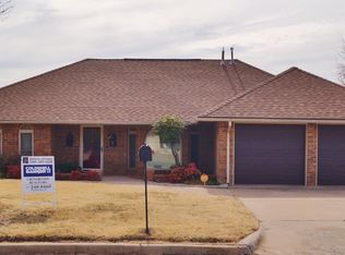 312 SE Camelot Dr, Lawton, OK 73501