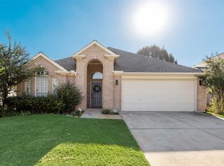 5766 Walnut Creek Dr, Fort Worth, TX 76137