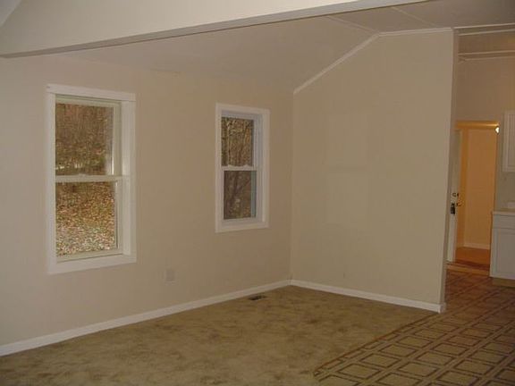 3rd image of 11 Hilltop Trl