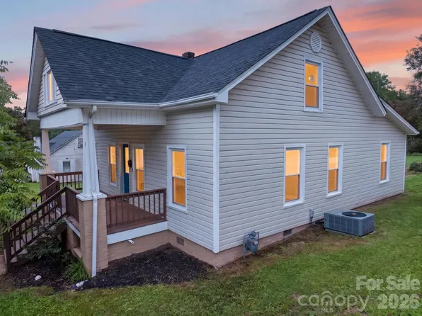 410 Spruce St SW, Lenoir, NC 28645