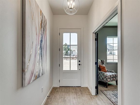 4th image of 8108 Goldfinch Dr