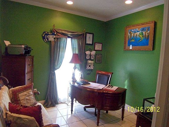 5th image of 302 Louisiana Dr