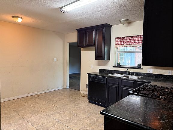 3rd image of 2104 Utica Dr