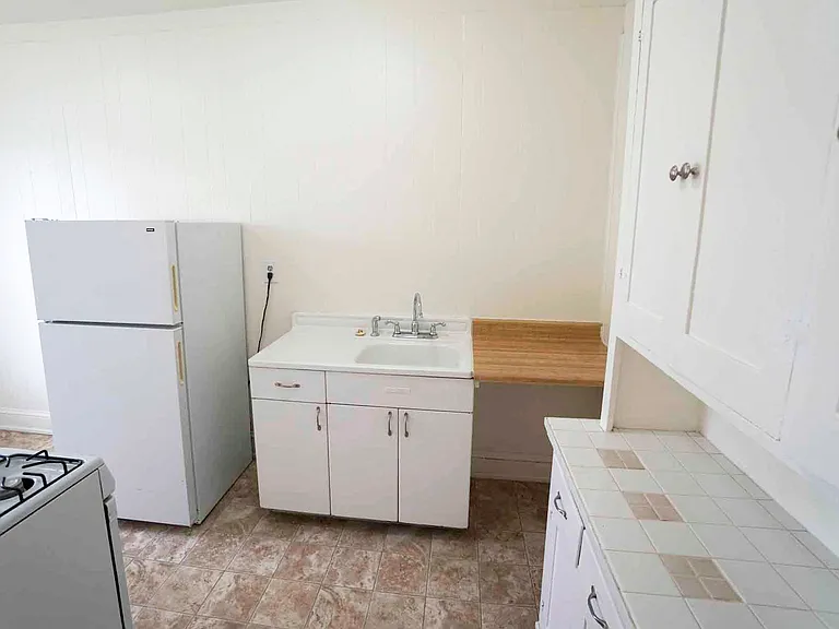 Grand and Dale Apartments — Photo 75