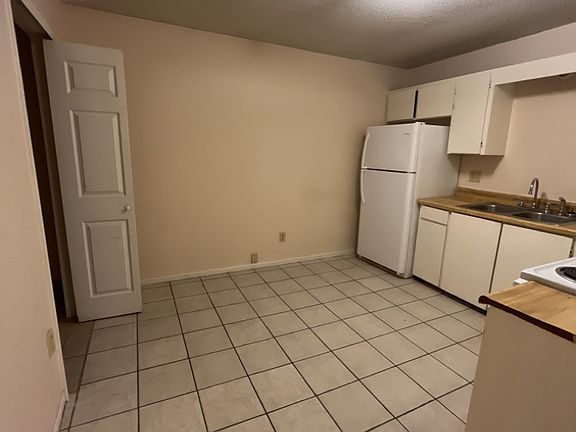 68 Twin Trees - Kitchen 1_03112025