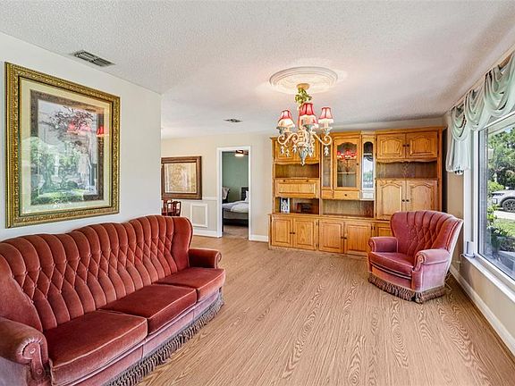 4th image of 684 Reillys Rd