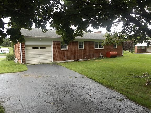 3rd image of 25 Robinson Dr