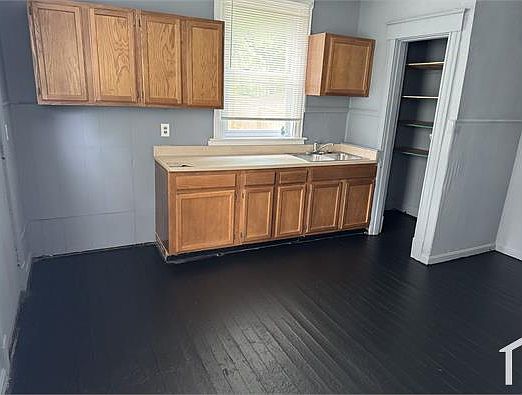 5th image of 3733 Mayfield Ave