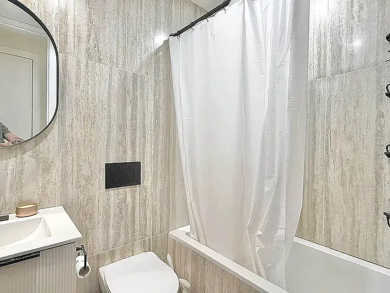 329 E 52nd St #2B — Photo 5