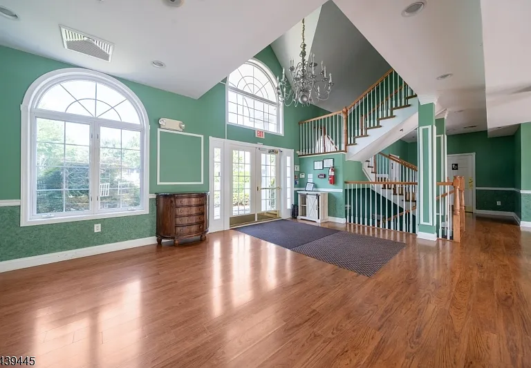 334 Wilshire Dr — Photo 15