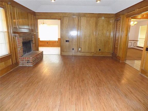4th image of 513 Woodhollow Dr