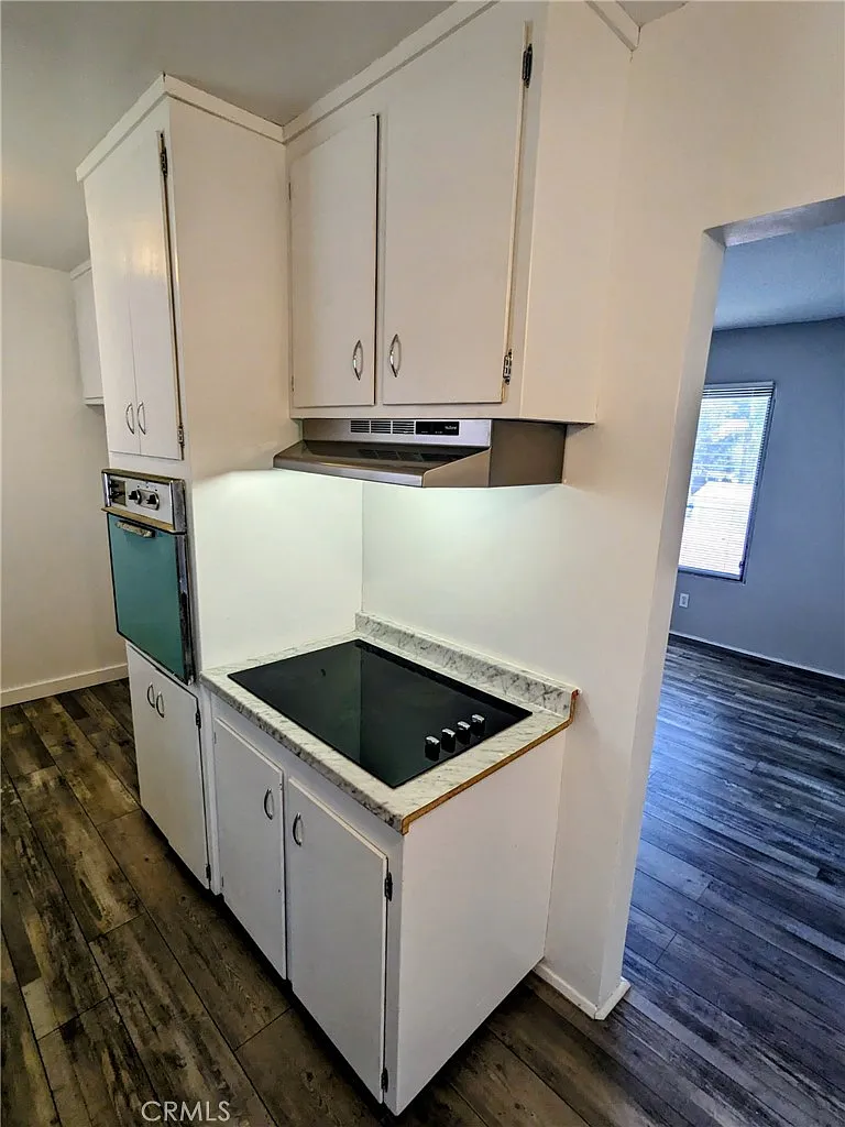 2 bed, 694 sqft, $2,200 — Photo 2