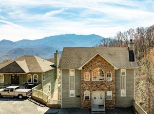 921 Wood Smoke Way, Gatlinburg, TN 37738