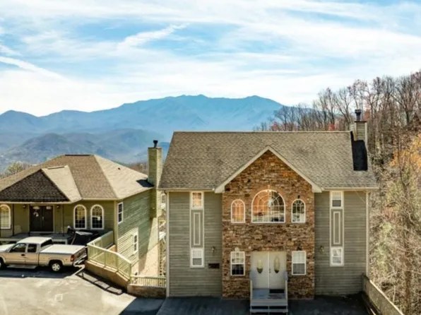 921 Wood Smoke Way, Gatlinburg, TN 37738