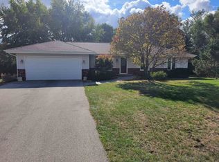 4175 Buggywhip Ln, Roscoe, IL 61073
