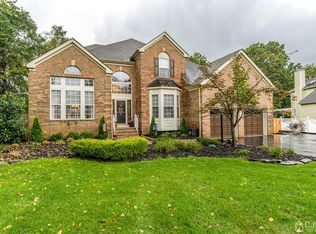 5 Black Oak Ct, Monroe Township, NJ 08831