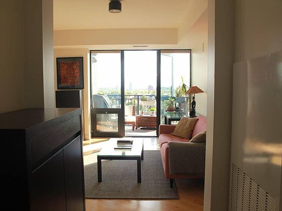 4th image of 500 Grant St E #1306