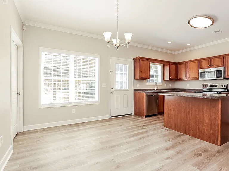 832 Hammersmith Dr — Photo 5
