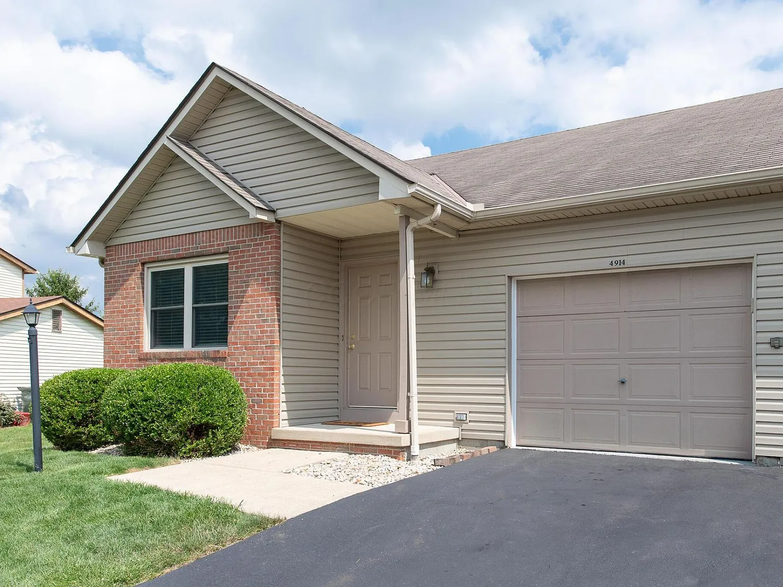 2 bed, 2.0 bath, 1214 sqft, $1,950 — Photo 4