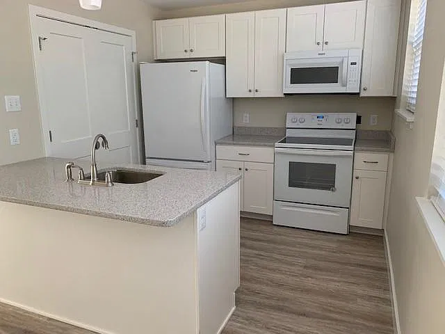 2 bed, 720 sqft, $1,095 — Photo 1