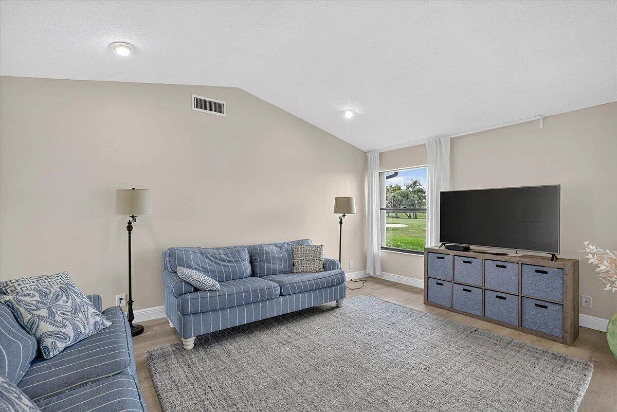 3 bed, 2.0 bath, 1553 sqft, $3,750 — Photo 4