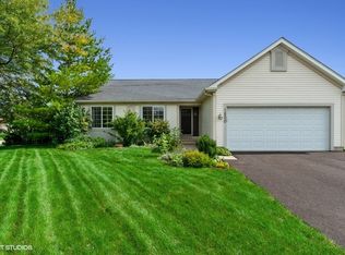 1600 Fairport Dr, Grayslake, IL 60030