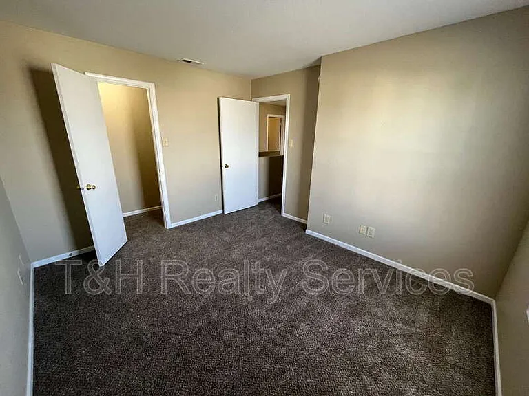 1422 Dowell St — Photo 17