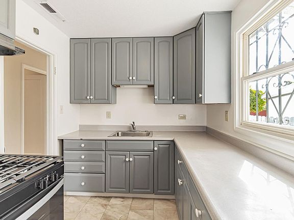 5th image of 454 Daisy Ln