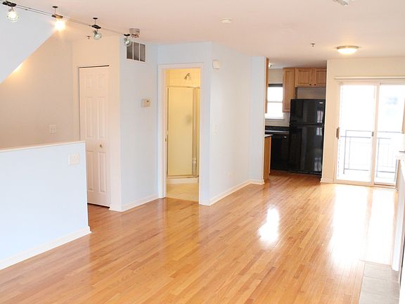 5th image of 7270 N Rogers Ave