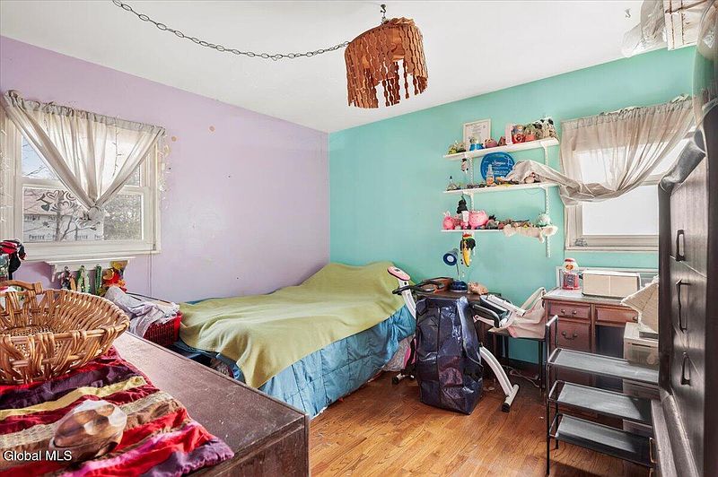 4th image of 42 Seward Street