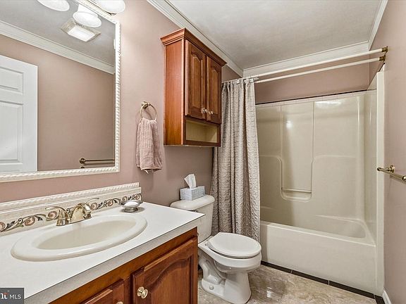 5th image of 6 Cherry Hill Ct