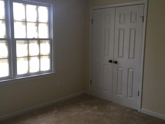 5th image of 295 Sharon Dr
