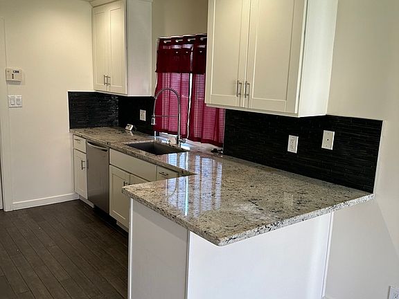 3rd image of 2331 Lincoln Blvd