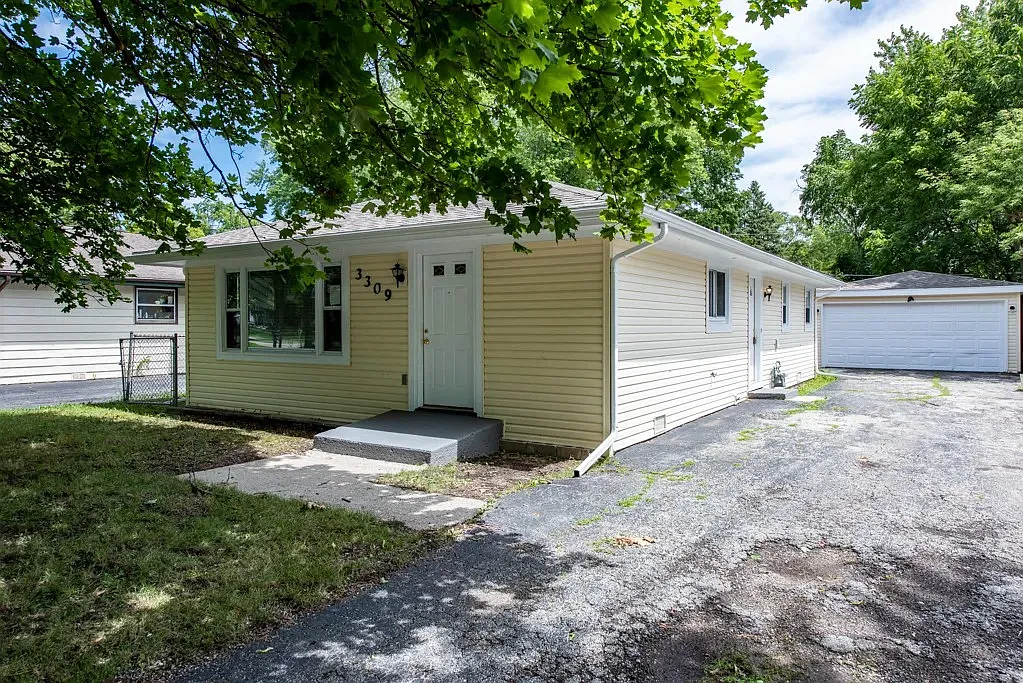 3 bed, 1118 sqft, $2,000 — Photo 2