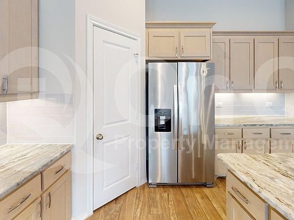 5th image of 4725 Sassafras Dr