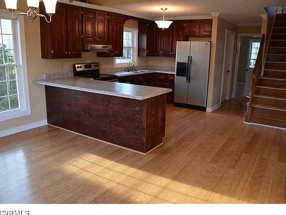 3rd image of 8163 Sawyer Ln