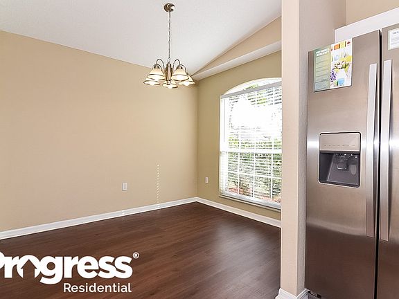 4th image of 346 Lake Daisy Cir