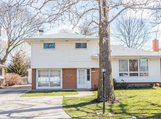 5741 Longview Dr, Countryside, IL 60525