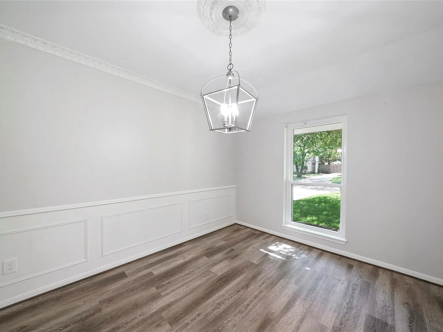 3 bed, 2.0 bath, 1742 sqft, $2,600 — Photo 4