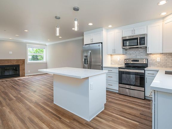 5th image of 921 2nd Ave #3