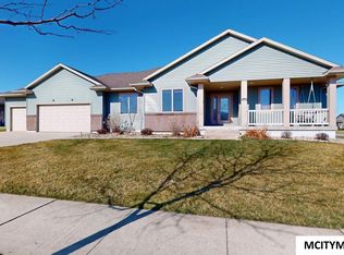 1500 Jade Ct, Mason City, IA 50401