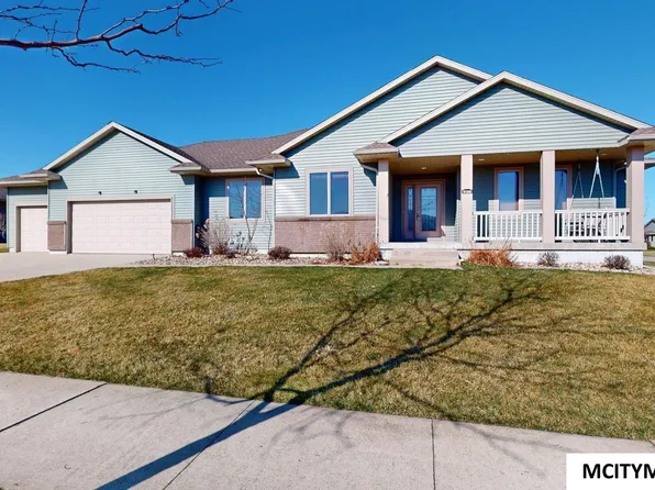 1500 Jade Ct, Mason City, IA 50401