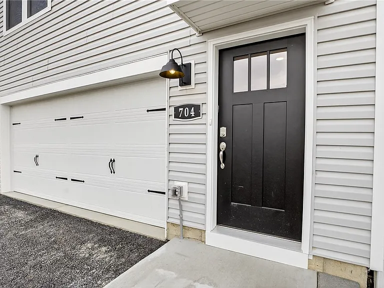 704 Olivia St — Photo 3