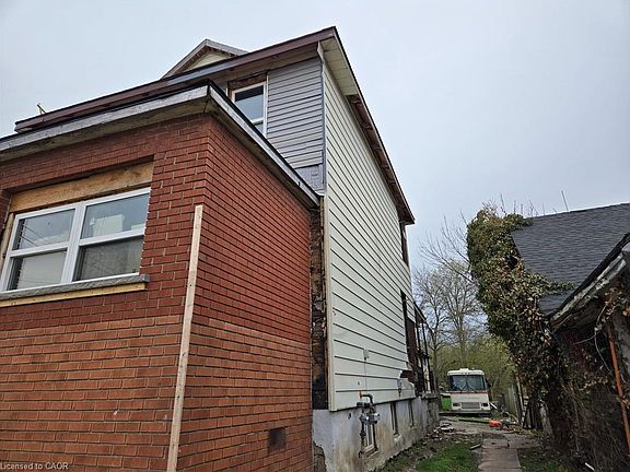 3rd image of 4550 Crysler Ave