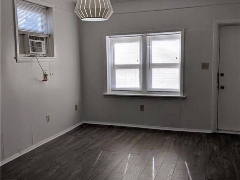 2nd image of 727 Munroe Falls Ave #1
