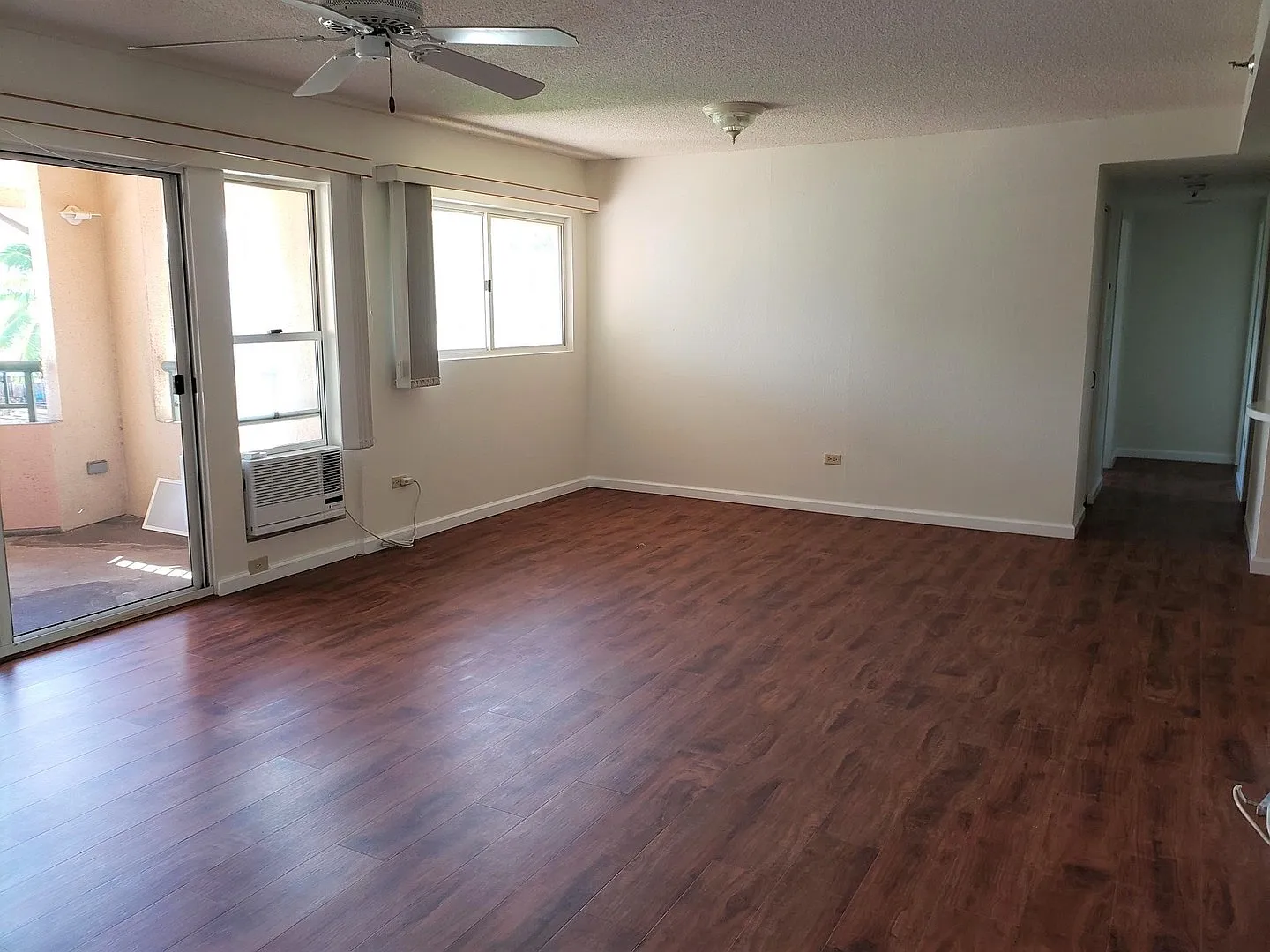 County Club Village (Salt Lake) Condo - 3 bedrooms, 2 baths with 2 parking — Photo 4