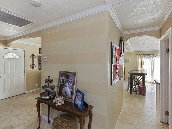 4th image of 4174 California Ave