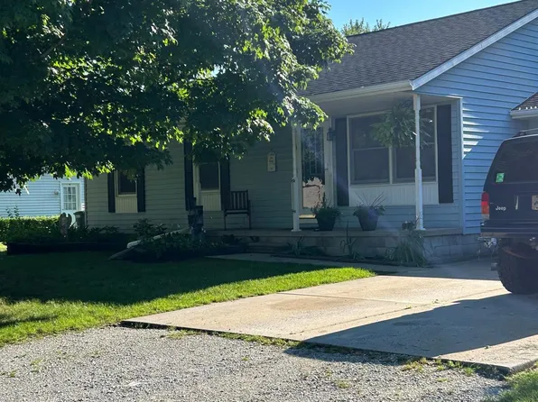 824 Saint Paul St, Marysville, MI 48040